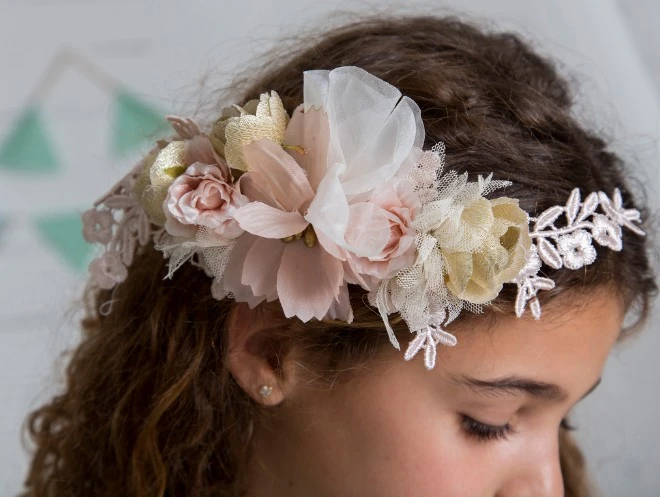 The best communion hairstyles for girls in 2022